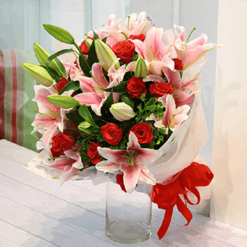 Rose, Lily aur Gerbera ka mixed bouquet