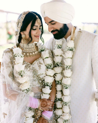 Beautiful White Roses Decent Varmala