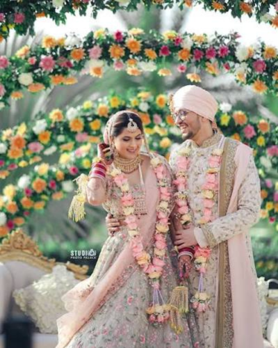 Pink Roses accents Flowers varmala